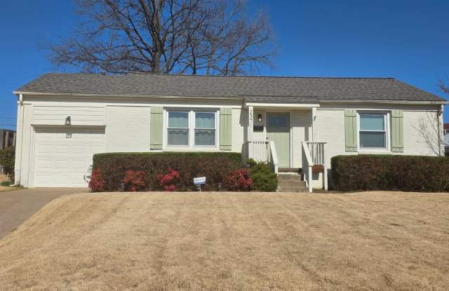 Beautiful Florence Park South home with hardwood floors throughout.
