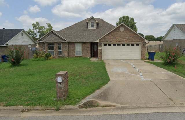 Beautiful 3 Bed 2 Bath Home w/ 2-Car Garage - 609 Apple Valley Drive, Fort Smith, AR 72908