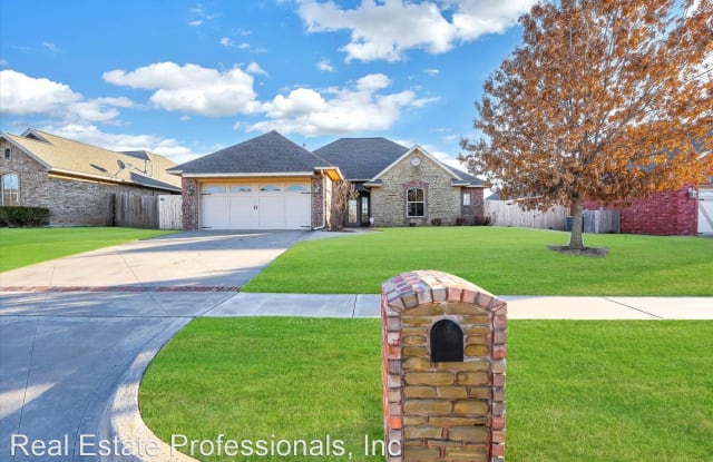 3705 NE Willow Way - 3705 Northeast Willow Way, Lawton, OK 73507