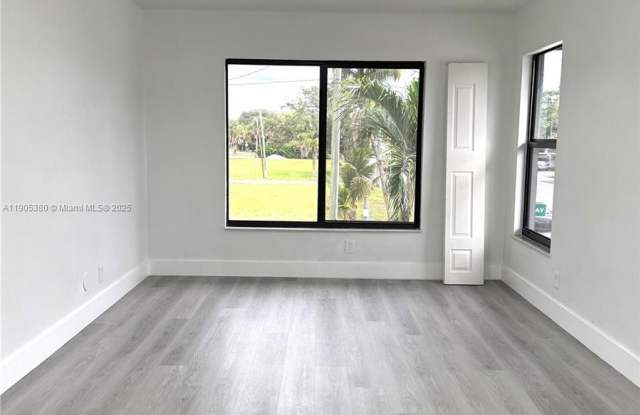 1185 Southwest 16th Avenue