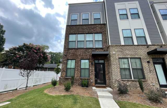 Room in 3 Bedroom Townhome at 1114 Gleason Wy