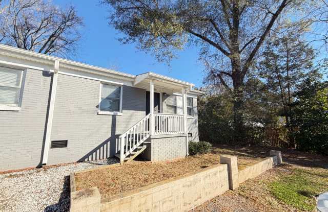 2Bed/1Ba Duplex close to Downtown Concord Fully Renovated with Laundry Room on Site
