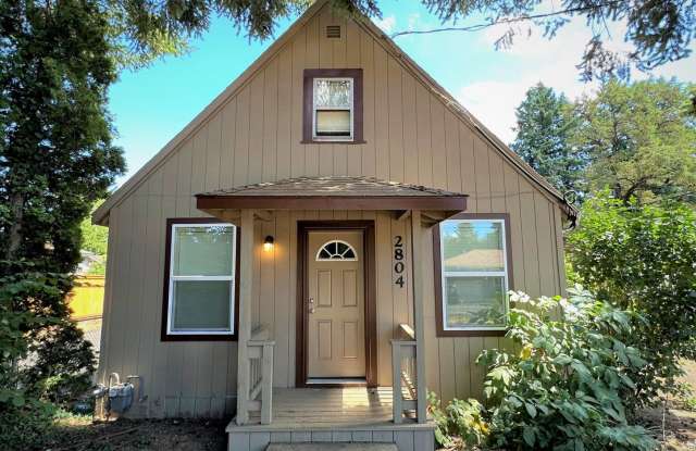 2804 SE 145th Avenue ~ Move In Special!! $500 Off First Month's Rent! - 2804 Southeast 145th Avenue, Portland, OR 97236