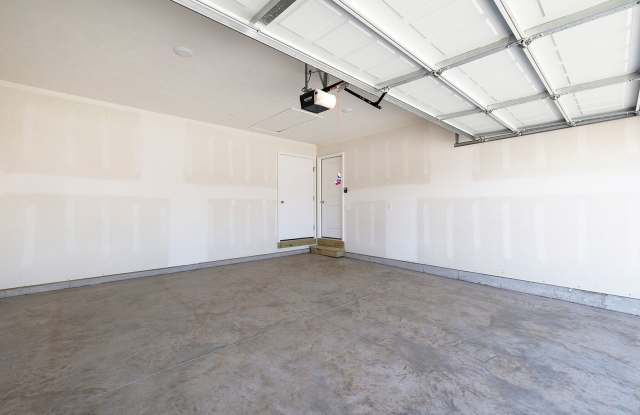 Newer 3 bedroom duplex in Republic!