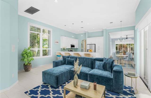 941 Island Club Square