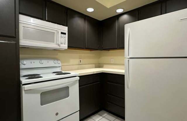 4540 Commander Drive - 2214