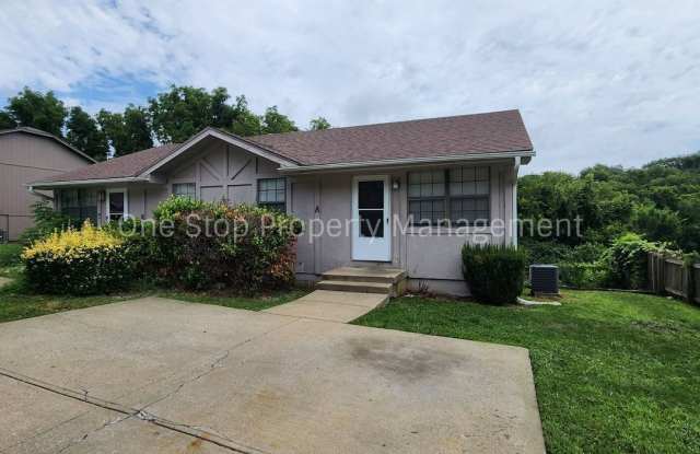 Photo of 3 bedroom, 2 bathroom duplex in Lee's Summit, MO!!