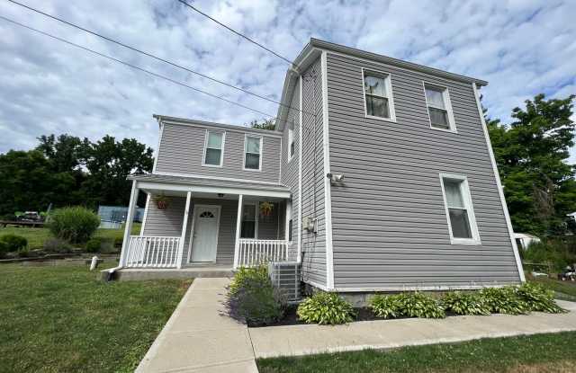 Conveniently Located 4 Bed/2 Bath Home-Central AC and Heat-Available 3/01!