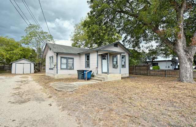 122 W Perryman St - 122 Perryman Street, New Braunfels, TX 78130