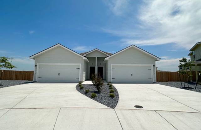 Luxury duplex in Seguin!