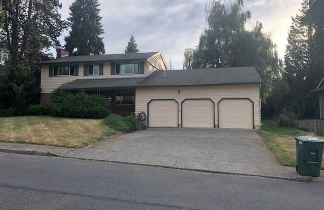 917 146th Ave SE - 917 146th Avenue Southeast, Bellevue, WA 98007