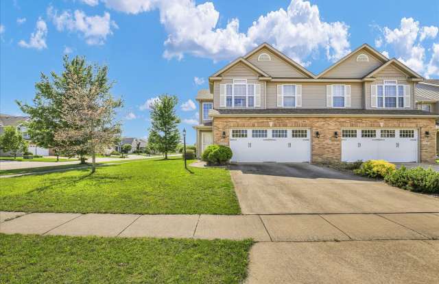 Updated 3 Bedroom Townhome in SW Champaign - Available 06/01/2026