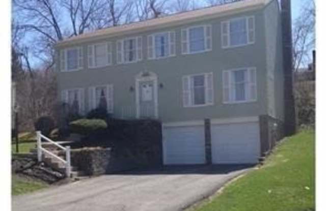 1293 Manor Dr