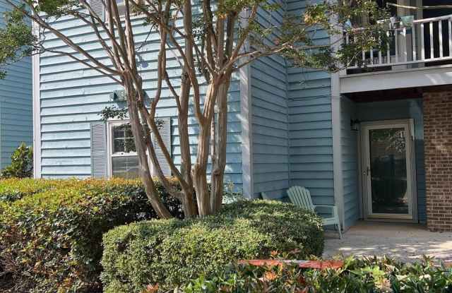 Photo of 3218 Selwyn Farms Lane unit: 1