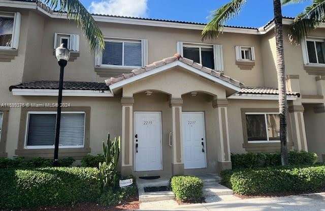 2237 SE 25 Ave