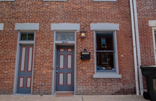A Tall Glass of Soulard! 2.5BR/2.5Bath!