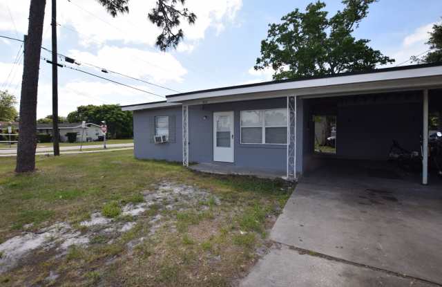 2 Bedroom 1Bath Duplex For Rent at 102 W Lancaster Road Orlando, FL 32809
