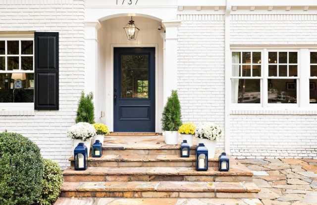 1737 Barnesdale Way NE