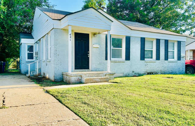 1 Bedroom 1 Bathroom DUPLEX in Midwest City...Won't Last Long!!!