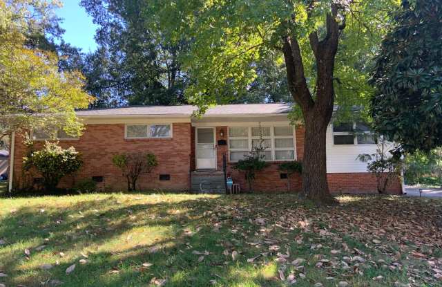 Three Bedroom Home Convenient to I-85/Hwy 29
