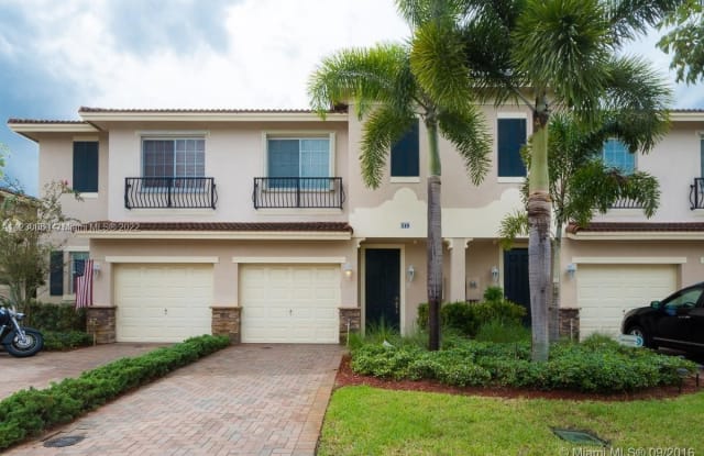 219 Las Brisas Cir - 219 Las Brisas Circle, Sunrise, FL 33326