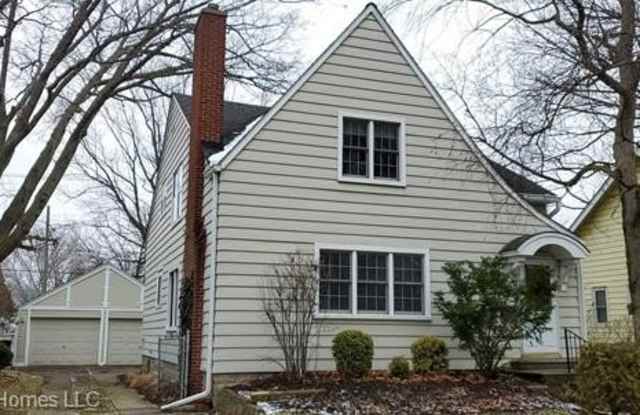 Photo of 907 E 5TH Street