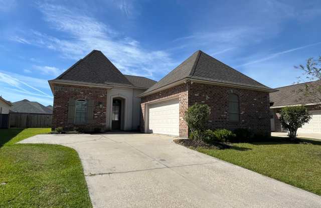 4 bedroom home in Prairieville