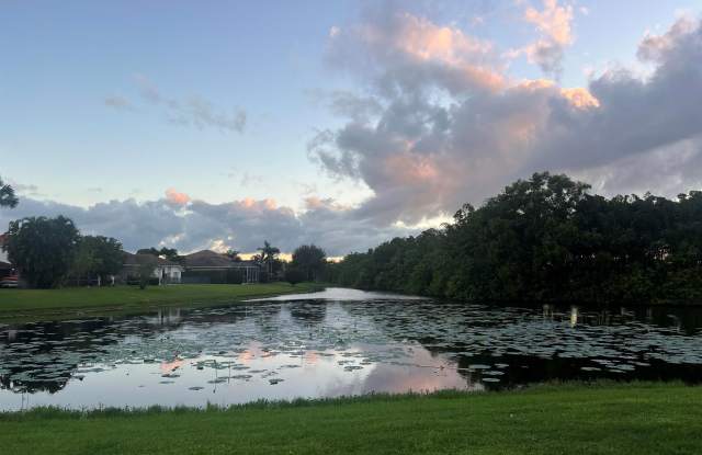 Photo of 1605 S Club Drive