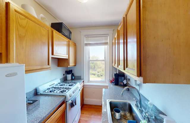 Great Studio Available 1/1/26