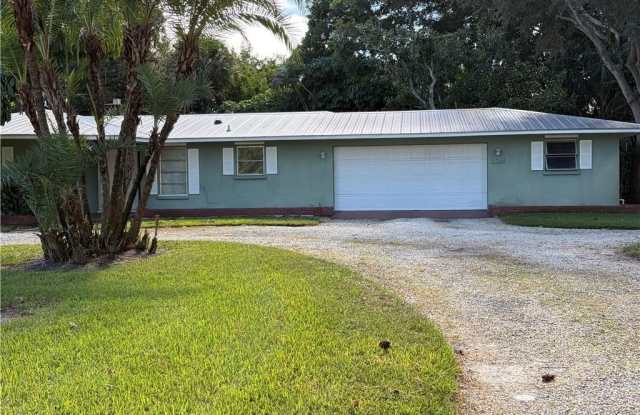 Photo of 1346 NW Pine Ridge Trail