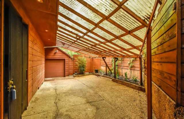 6 BEDROOM 6 BATH HOME W POOL