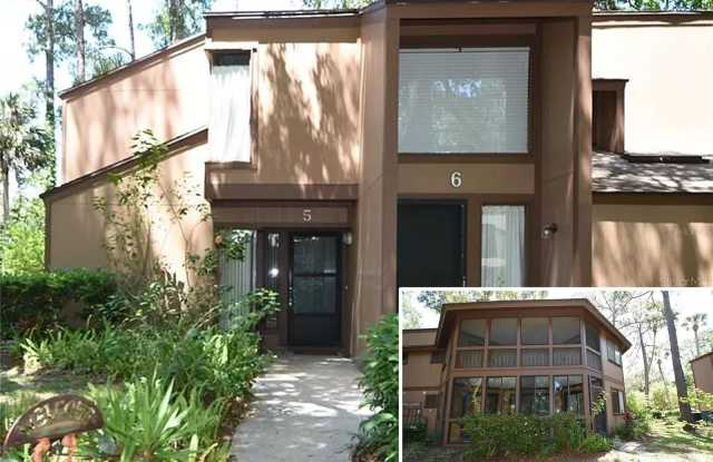 5 GREENBRIAR COURT
