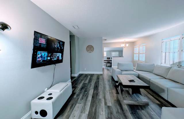 3458 Arbutus Ln