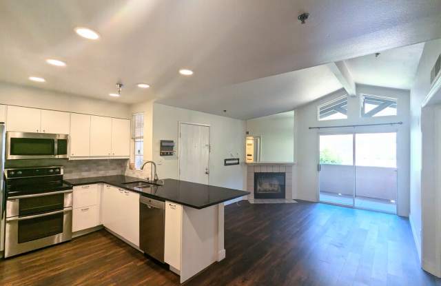 Photo of *Move In Special* Rancho Bernardo Top Level 2 Bedroom/2 Bathroom Condo!