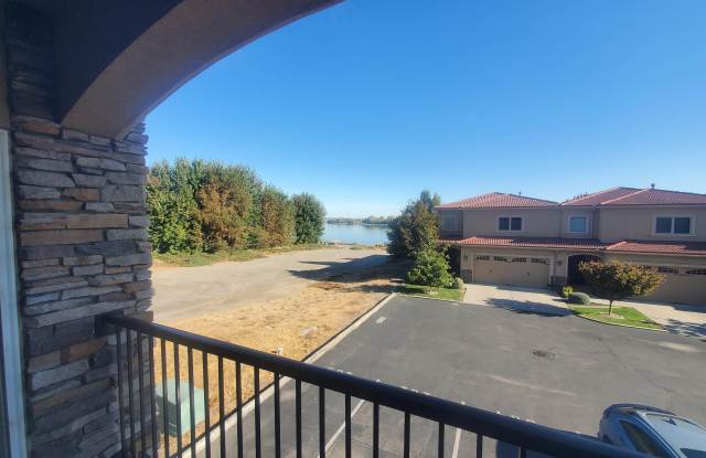 434 Bradley Blvd #204
