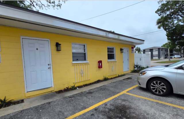 * HALF OFF 1ST MONTH'S RENT WITH 13 MONTH LEASE *