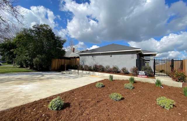 Photo of 957 W 18th St