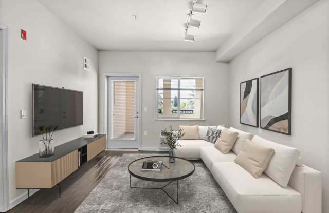 1535 W San Carlos St