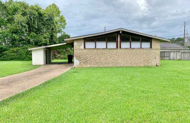 7755 Helbig Road, Beaumont, TX 77708