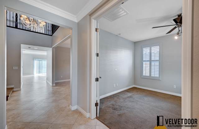 853 Middle Valley Street