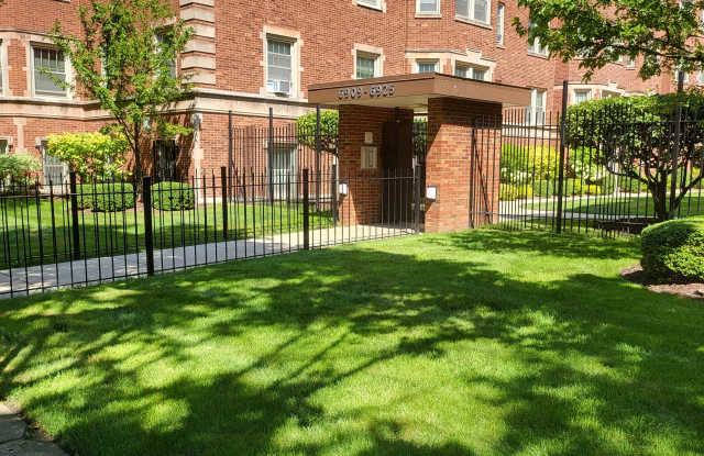 6917 S. Crandon Avenue, Unit 1D
