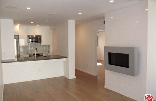 141 S Clark Dr