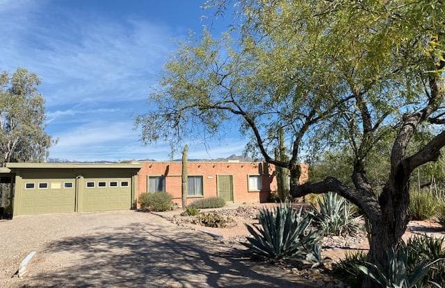 9135 E Indian Hills Road - 9135 East Indian Hills Road, Tanque Verde, AZ 85749