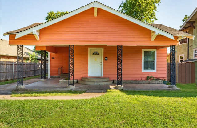 Photo of 1704 NW 33rd St