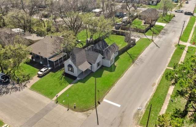 Photo of 830 W Bond Street