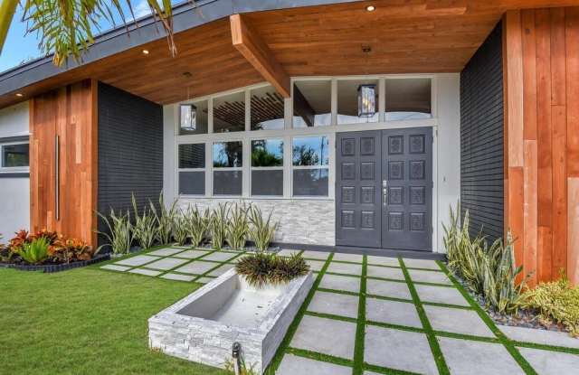 4353 S Atlantic Circle