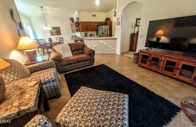 63704 E Cat Claw Lane