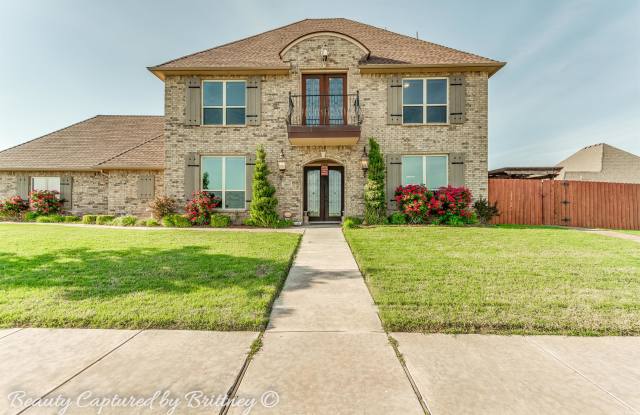 6803 Woodstock - 6803 SW Woodstock Ave, Lawton, OK 73505