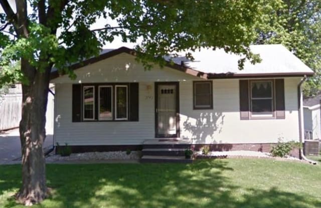 3743 SE 12th St, Des Moines, IA 50315 - 3743 SE 12th St, Des Moines, IA 50320