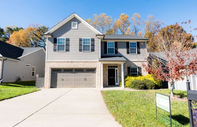 Photo of Amazing 4 bedrooms, 2.5 baths 2-story home in Clemmons w/ 2 car garage/fenced in backyard